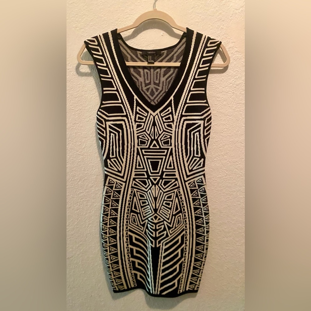 Elegant Black and White Geometric Dress
